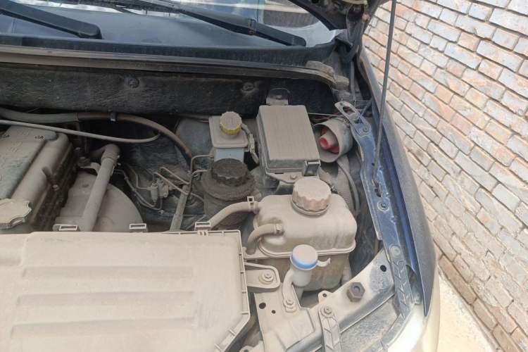 Used Wuling Hongguang 2014 1.2L Standard Model China IV Engine Bay Left