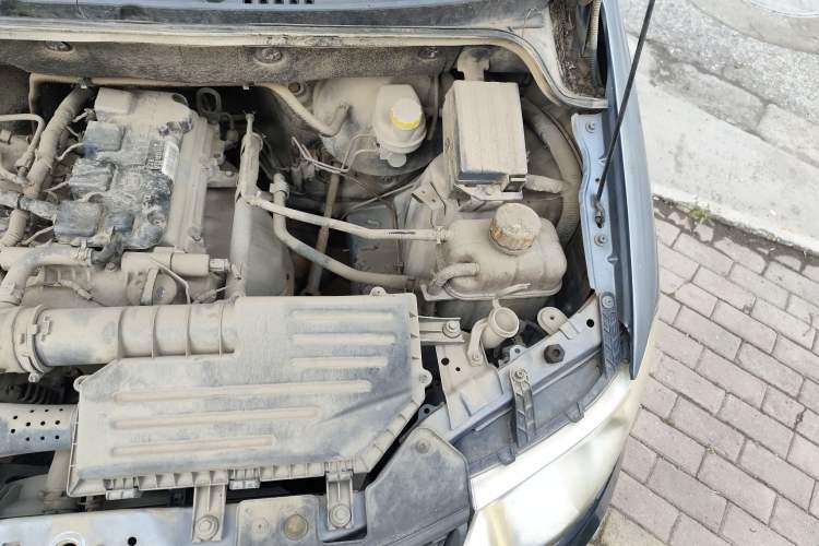 Used Wuling Hongguang 2014 1.5L Base Version Engine Bay Left