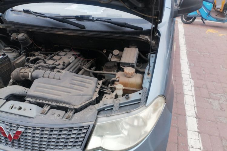 Used Wuling Hongguang 2014 1.5L Base Version Engine Bay Left
