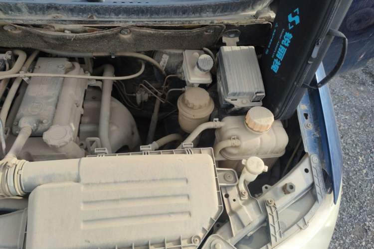 Used Wuling Hongguang 2014 1.2L Standard Model China IV Engine Bay Left