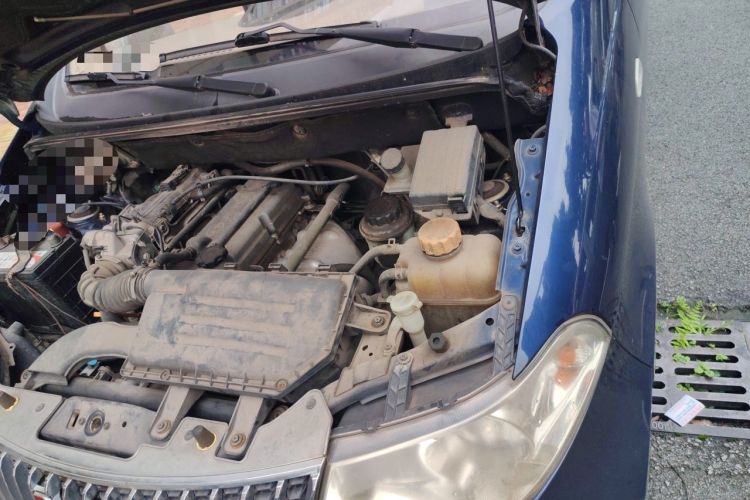 Used Wuling Hongguang 2014 1.2L Standard Model China IV Engine Bay Left