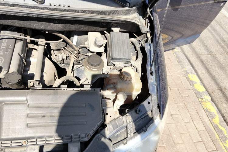 Used Wuling Hongguang 2014 1.2L Base Model China IV Engine Bay Left