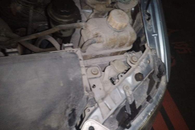 Used Wuling Hongguang 2014 1.2L Standard Model China IV Engine Bay Left