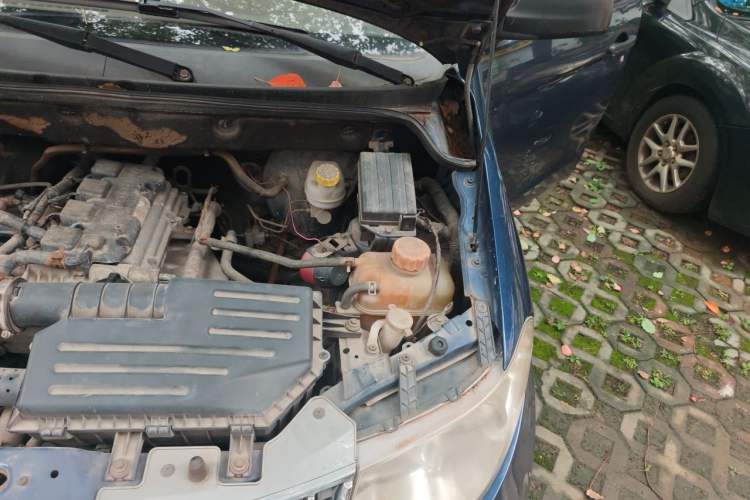 Used Wuling Hongguang 2014 1.5L Base Version Engine Bay Left