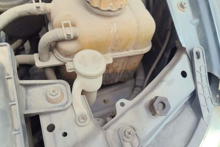 Used Wuling Hongguang 2014 1.2L Standard Model China IV Engine Bay Left
