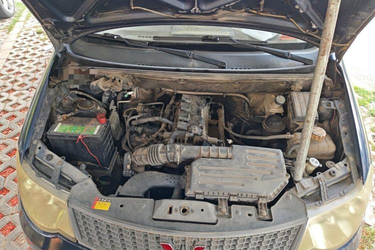 Used Wuling Hongguang 2014 1.5L Base Version Engine Bay