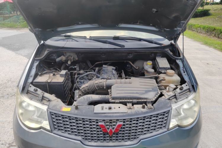 Used Wuling Hongguang 2014 1.5L Base Version Engine Bay