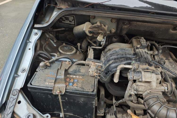 Used Wuling Hongguang 2014 1.2L Standard Model China IV Engine Bay Right