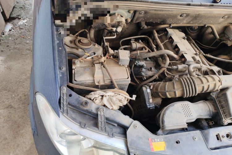 Used Wuling Hongguang 2014 1.5L Base Version Engine Bay Right