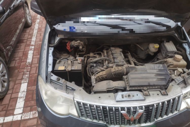 Used Wuling Hongguang 2014 1.5L Base Version Engine Bay Right