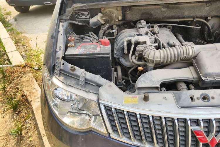 Used Wuling Hongguang 2014 1.2L Standard Model China IV Engine Bay Right