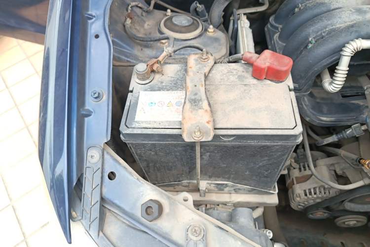 Used Wuling Hongguang 2014 1.2L Standard Model China IV Engine Bay Right