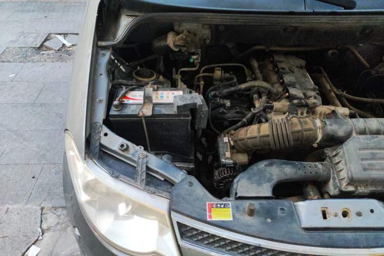 Used Wuling Hongguang 2014 1.5L S Standard Version Engine Bay Right