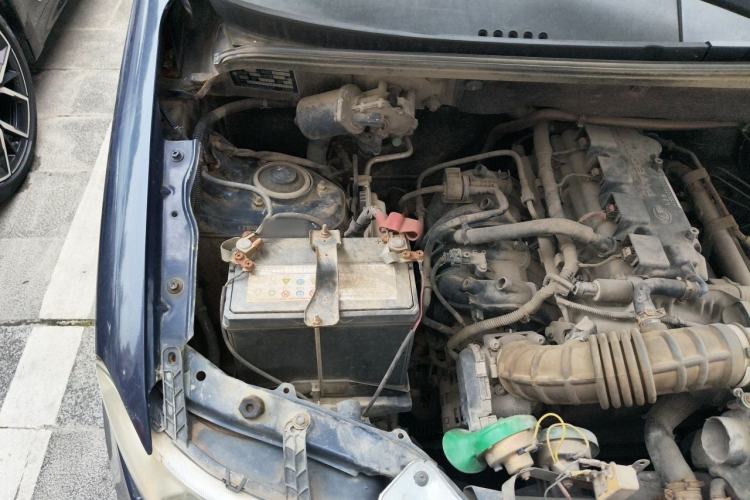 Used Wuling Hongguang 2014 1.5L Base Version Engine Bay Right