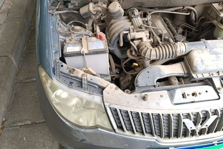Used Wuling Hongguang 2014 1.2L S Standard Version China IV Standard Engine Bay Right