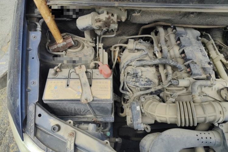 Used Wuling Hongguang 2014 1.5L Base Version Engine Bay Right
