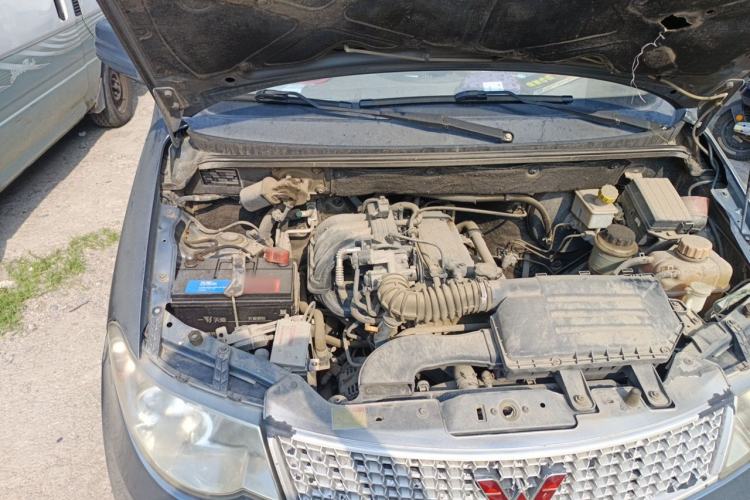 Used Wuling Hongguang 2014 1.2L Standard Model China IV Engine Bay Right