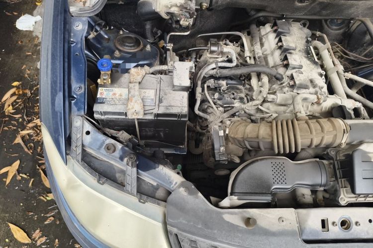Used Wuling Hongguang 2014 1.5L Base Version Engine Bay Right