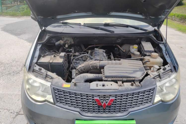 Used Wuling Hongguang 2014 1.5L Base Version Engine Bay Right