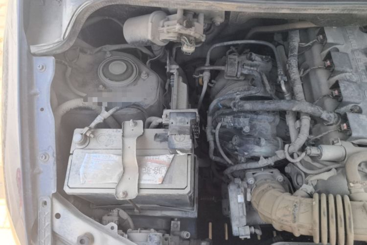 Used Wuling Hongguang 2014 1.5L Standard Version Engine Bay Right