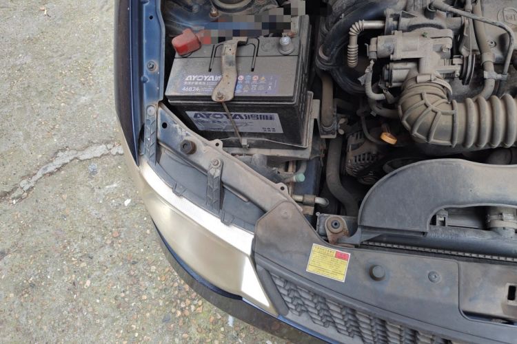 Used Wuling Hongguang 2014 1.2L Standard Model China IV Engine Bay Right
