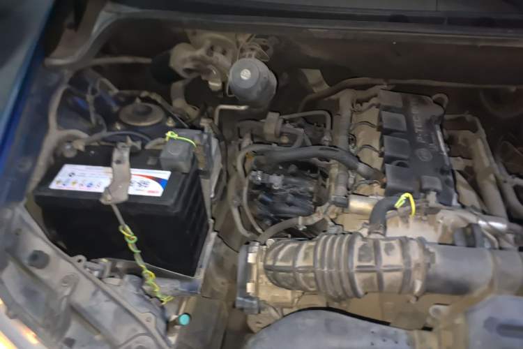 Used Wuling Hongguang 2014 1.5L Base Version Engine Bay Right