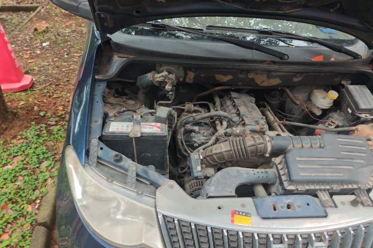 Used Wuling Hongguang 2014 1.5L Base Version Engine Bay Right