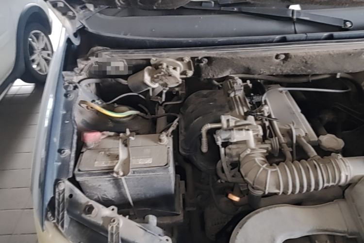 Used Wuling Hongguang 2014 1.2L Standard Model China IV Engine Bay Right