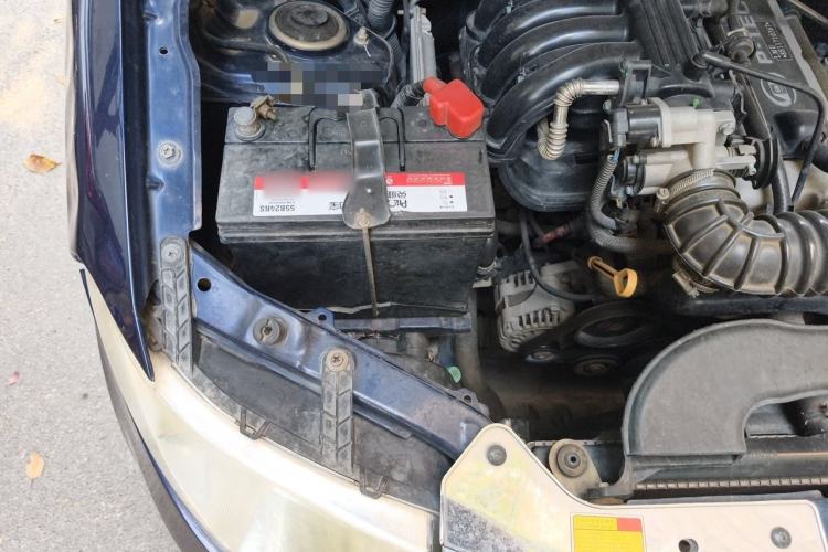 Used Wuling Hongguang 2014 1.2L Standard Model China IV Engine Bay Right