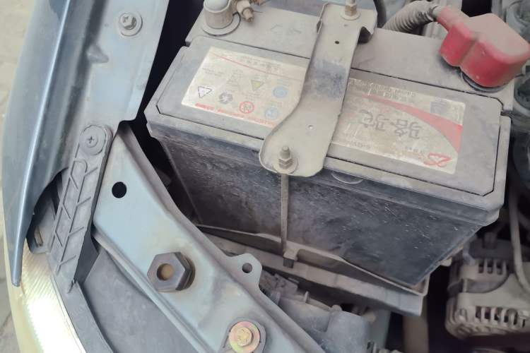 Used Wuling Hongguang 2014 1.2L Standard Model China IV Engine Bay Right