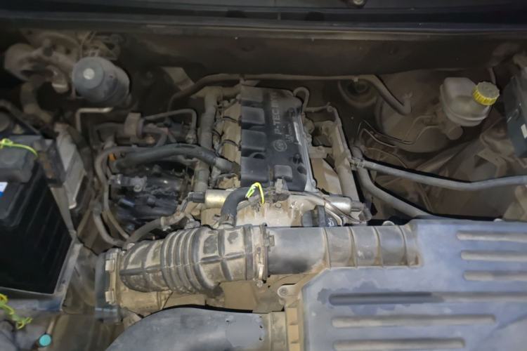Used Wuling Hongguang 2014 1.5L Base Version Engine Bay