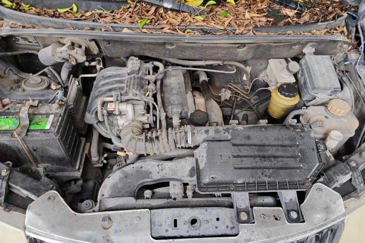 Used Wuling Hongguang 2014 1.2L Standard Model China IV Engine Bay