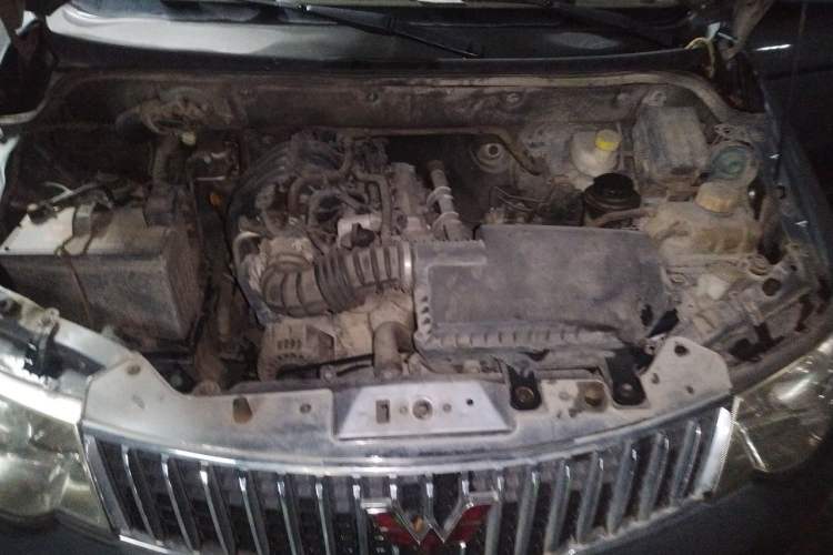 Used Wuling Hongguang 2014 1.2L Standard Model China IV Engine Bay