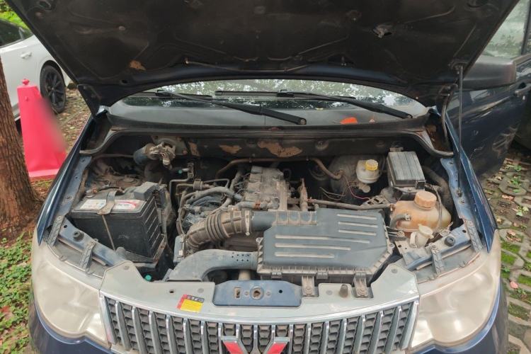Used Wuling Hongguang 2014 1.5L Base Version Engine Bay