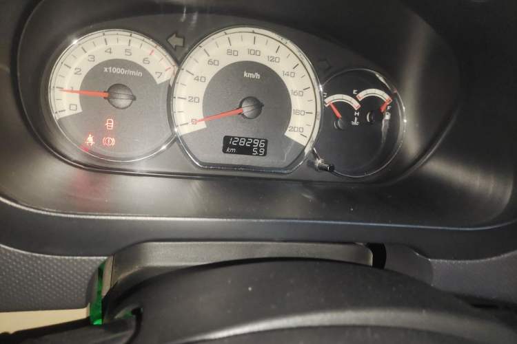 Used Wuling Hongguang 2014 1.5L S Comfort Model Odometer Close Up