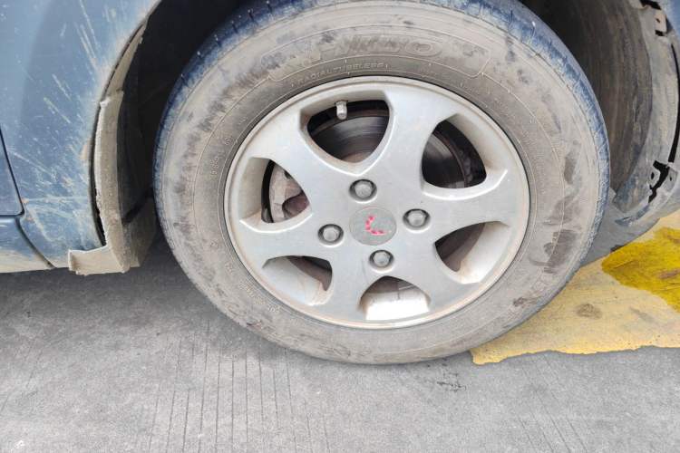 Used Wuling Hongguang 2014 1.2L Standard Model China IV Right Front Wheel Hub
