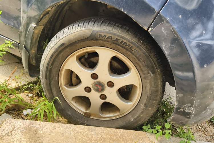 Used Wuling Hongguang 2014 1.2L Standard Model China IV Right Front Wheel Hub