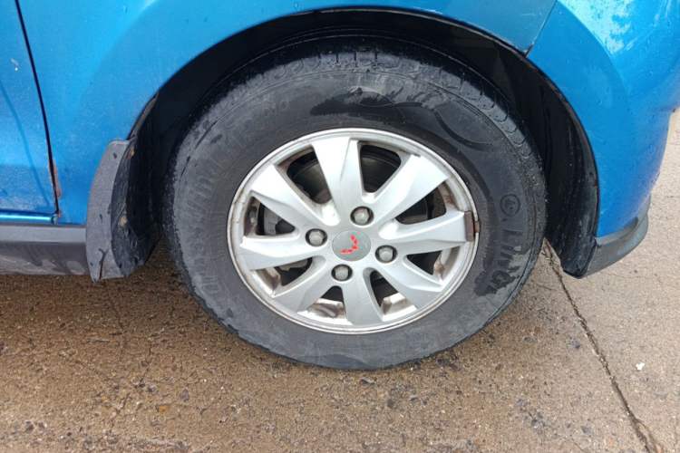 Used Wuling Hongguang 2014 1.5L S Luxury Model Right Front Wheel Hub