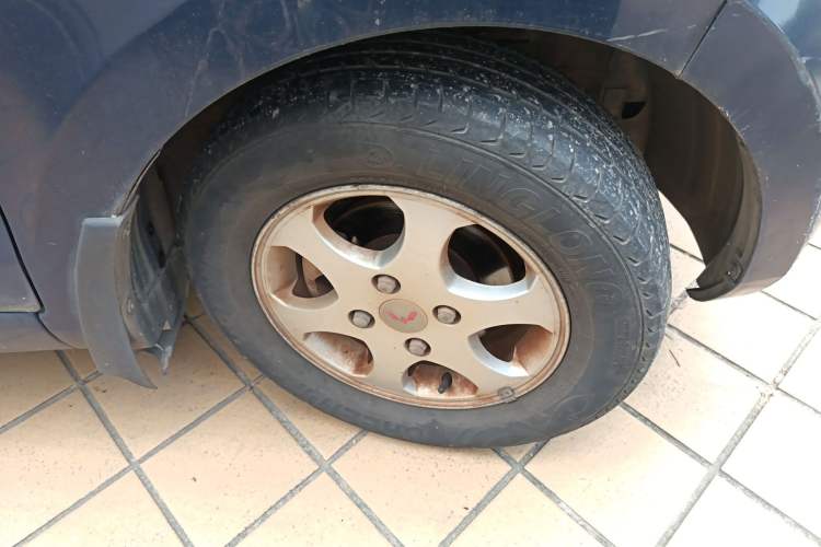 Used Wuling Hongguang 2014 1.2L Standard Model China IV Right Front Wheel Hub