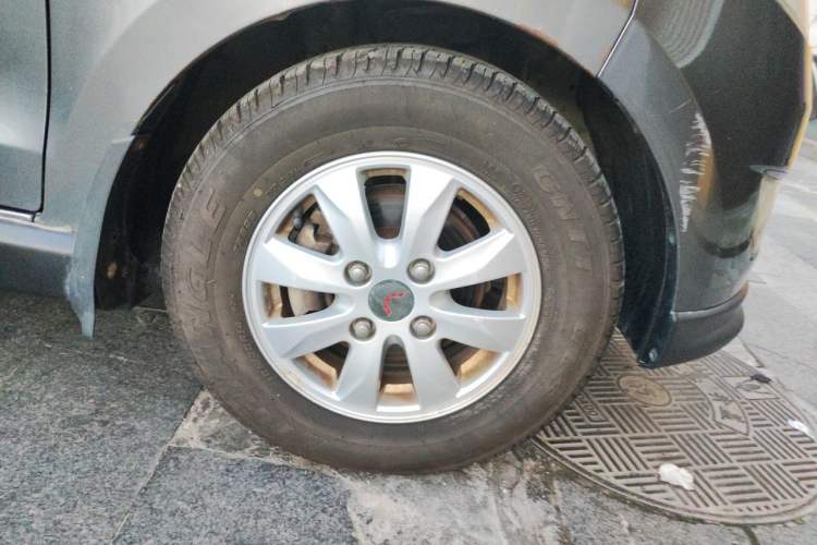 Used Wuling Hongguang 2014 1.5L S Standard Version Right Front Wheel Hub