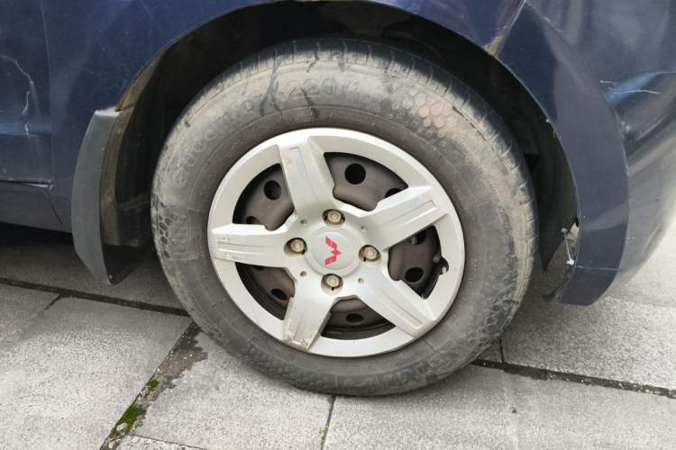 Used Wuling Hongguang 2014 1.5L Base Version Right Front Wheel Hub
