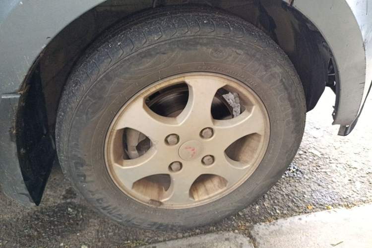 Used Wuling Hongguang 2014 1.2L S Standard Version China IV Standard Right Front Wheel Hub