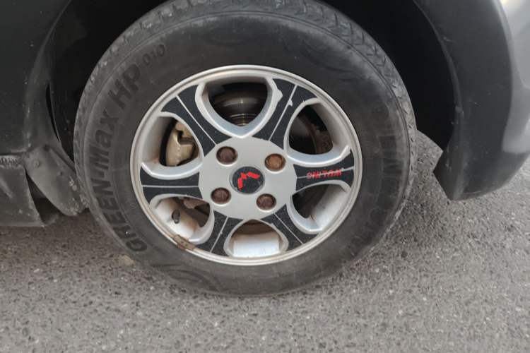 Used Wuling Hongguang 2014 1.2L S Standard Version China IV Standard Right Front Wheel Hub