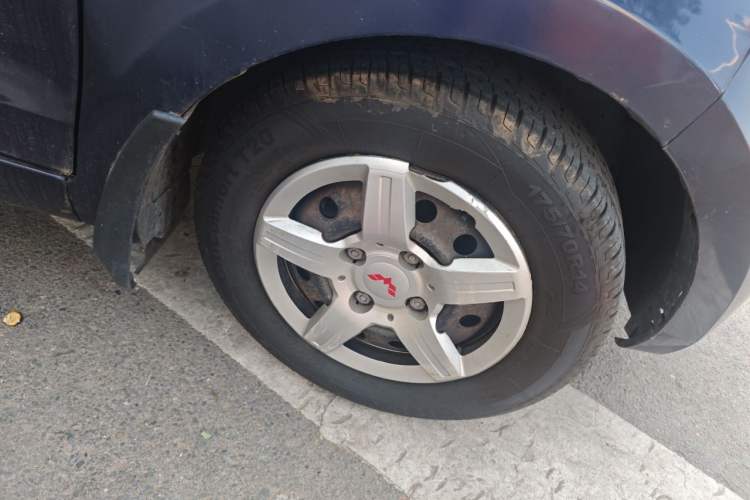Used Wuling Hongguang 2014 1.2L Base Model China IV Right Front Wheel Hub