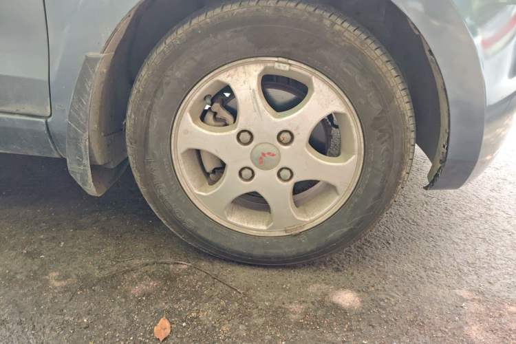 Used Wuling Hongguang 2014 1.5L Standard Version Right Front Wheel Hub