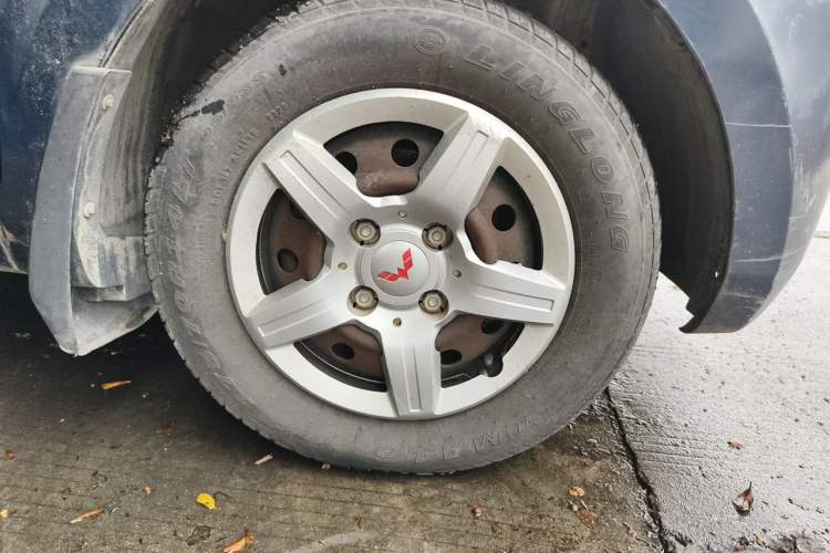 Used Wuling Hongguang 2014 1.5L Base Version Right Front Wheel Hub