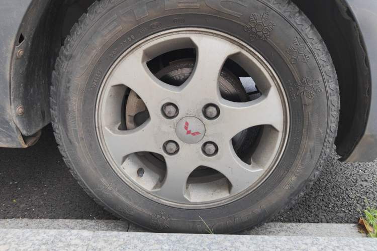 Used Wuling Hongguang 2014 1.5L Base Version Right Front Wheel Hub