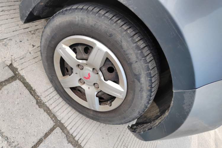 Used Wuling Hongguang 2014 1.5L Base Version Right Front Wheel Hub