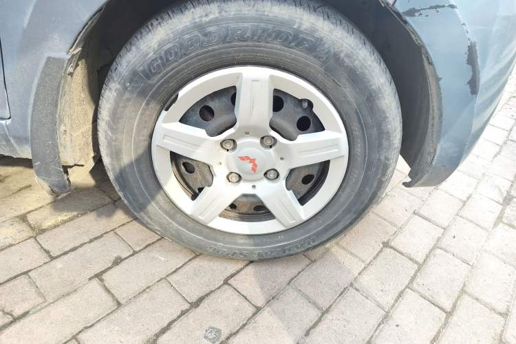 Used Wuling Hongguang 2014 1.5L Base Version Right Front Wheel Hub