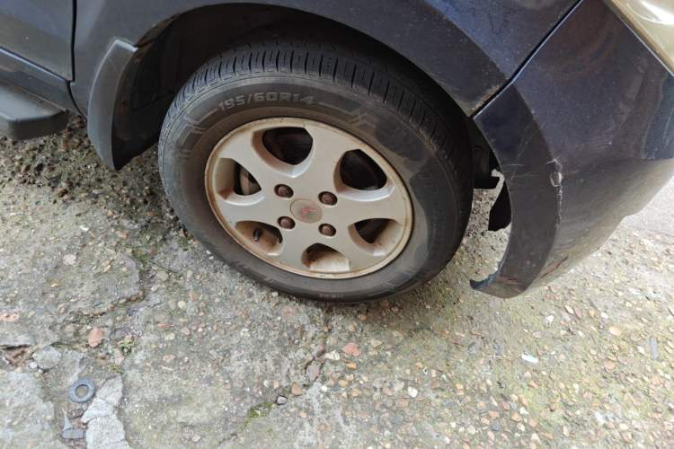 Used Wuling Hongguang 2014 1.2L Standard Model China IV Right Front Wheel Hub